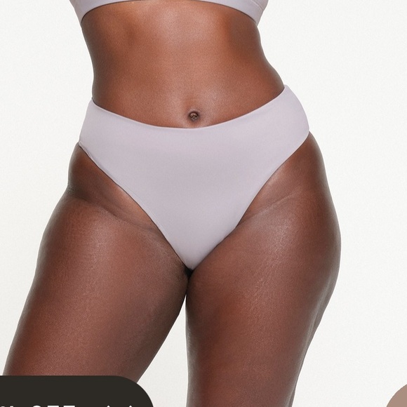 SKIMS SIGNATURE SWIM
MID WAIST BOTTOM - Picture 1 of 6